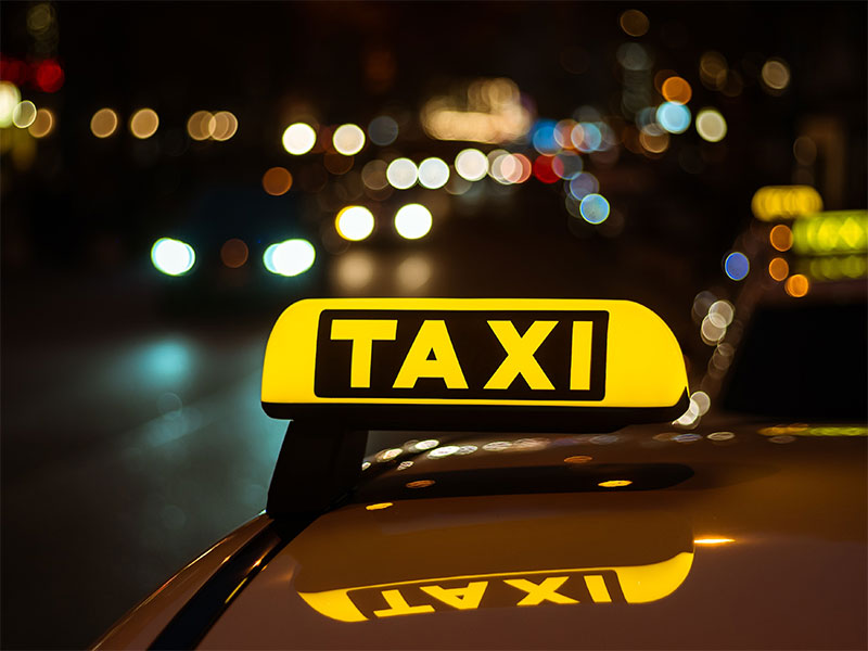 yellow-black-sign-taxi-placed-top-car-night